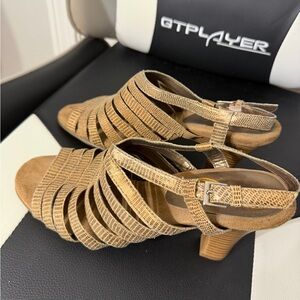 Aerosoles Heels Strappy - size 8 - Tan/gold/nude